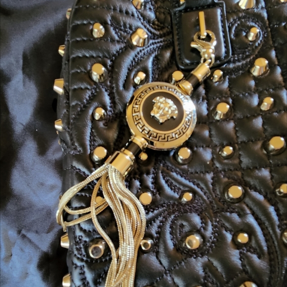 Versace - Picture 2 of 8